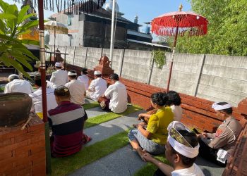 Ibadah Hari Raya Kuningan di Pura Kertha Bumi Bhayangkara