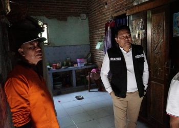 Wabup H Subandi Bedah Rumah Juru Kunci Makam Desa Dukuhsari