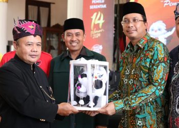 Kirab Pemilu 2024, Bupati Gus Muhdlor Dorong Penguatan Pendidikan Politik Bagi Pemilih Pemula