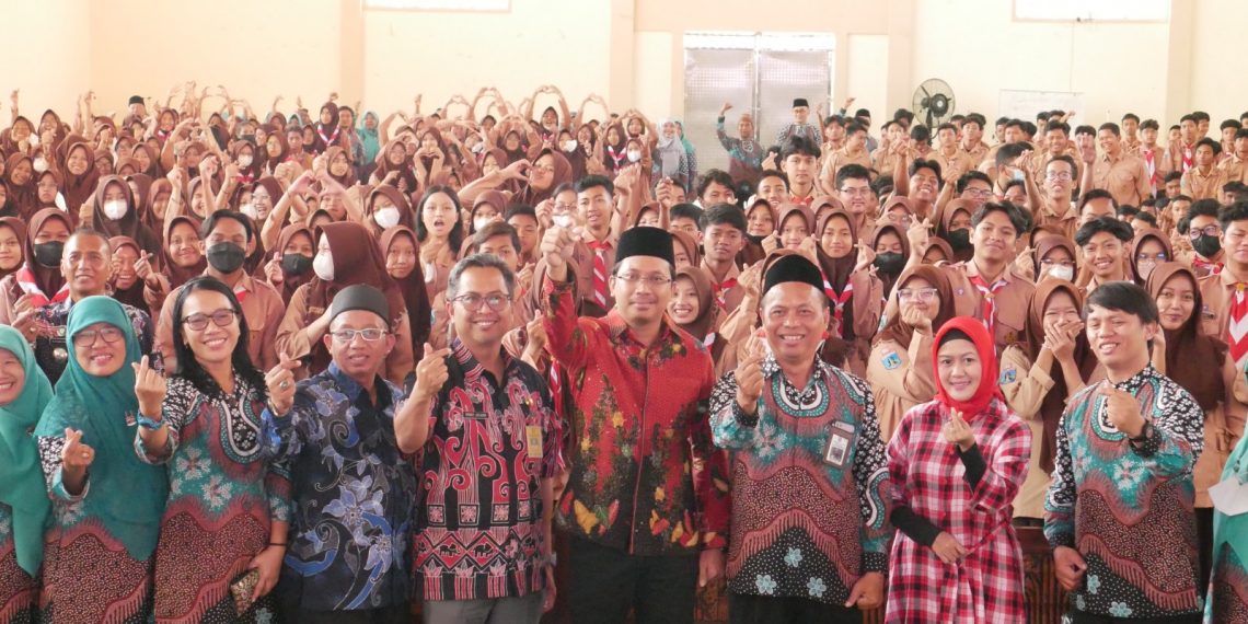 Resmikan Ruang Cinema, Ini Pesan Gus Muhdlor Untuk Siswa SMAN 4 Sidoarjo