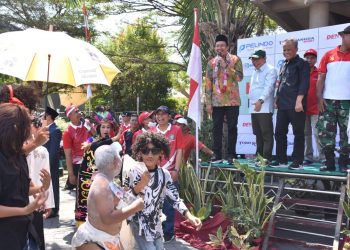Bupati Gus Muhdlor Berangkatkan Karnaval Desa Wage Taman