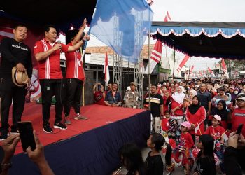 Wabup Subandi Berangkatkan Jalan Sehat Warga Pabean Sedati