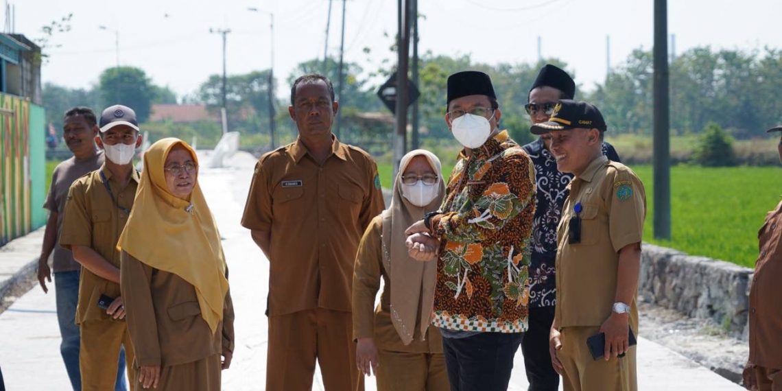 Bupati Gus Muhdlor Sidak Progres Proyek Betonisasi Ruas Tarik-Miliriprowo