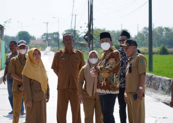 Bupati Gus Muhdlor Sidak Progres Proyek Betonisasi Ruas Tarik-Miliriprowo