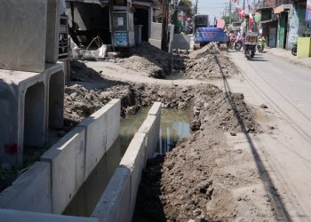 Disidak Bupati Gus Muhdlor, Proyek Betonisasi Geluran Taman – Suko Sukodono Capai 16 Persen