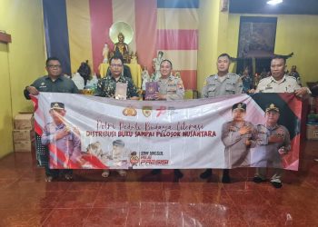 Polri Peduli Budaya Literasi, Polresta Sidoarjo Salurkan Buku Umat Budha