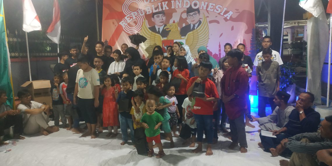 Ratusan Warga RT 27 GCM Gelar Malam Tirakatan Jelang 17 Agustus