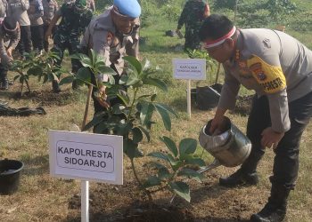 Dukung Program Penghijauan Sejak Dini, Polresta Sidoarjo Tanam 4.300 Bibit Tanaman Buah