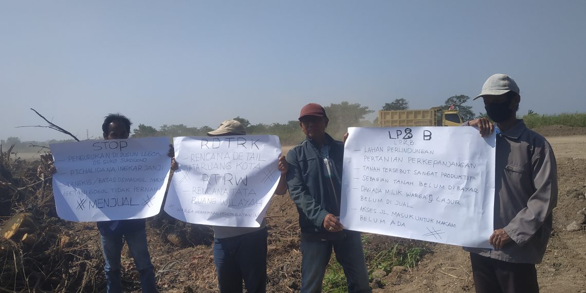 Pembayaran Belum Lunas Lahan Diurug, Petani dan Warga Sukolegok Lakukan Demo di Lokasi Pengurukan