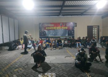 Polisi Periksa Dua Koordinator Demo, Puluhan Warga Desa Tebel Geruduk Mapolresta Sidoarjo