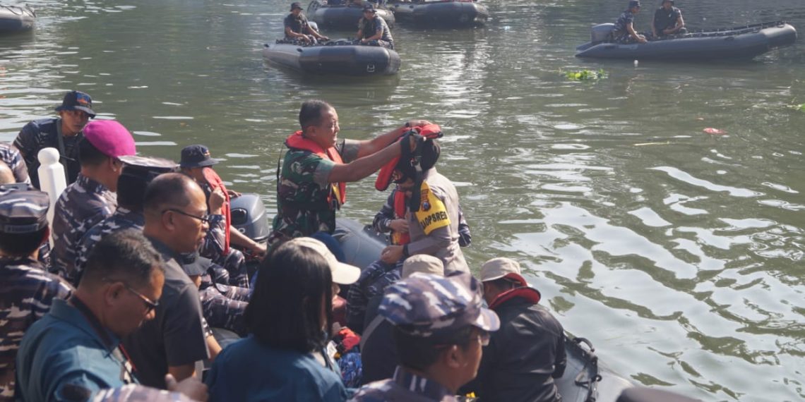 Dandim 0830/Surabaya Utara Dukung Program Kali Bersih Nasional HUT ke-78 TNI AL