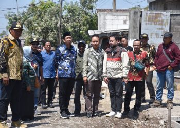 Bupati Gus Muhdlor Sidak Betonisasi Jalan Desa Banjar Panji Tanggulangin