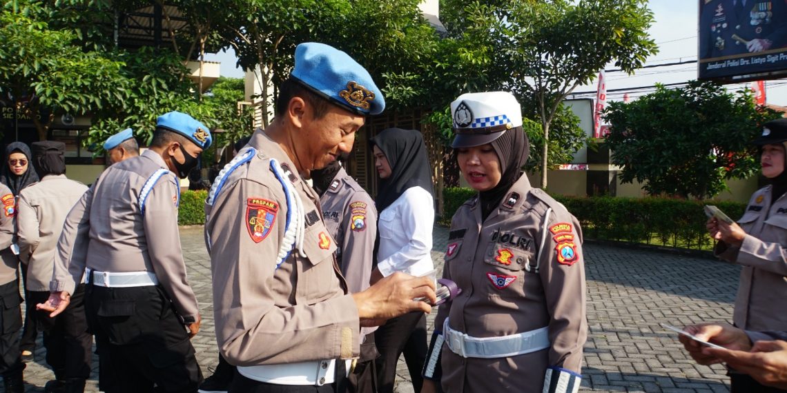 Si Propam Polresta Sidoarjo Cek Sikap Tampang Anggota