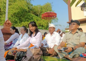 Anggota Polresta Sidoarjo Gelar Ibadah Suci Tilem