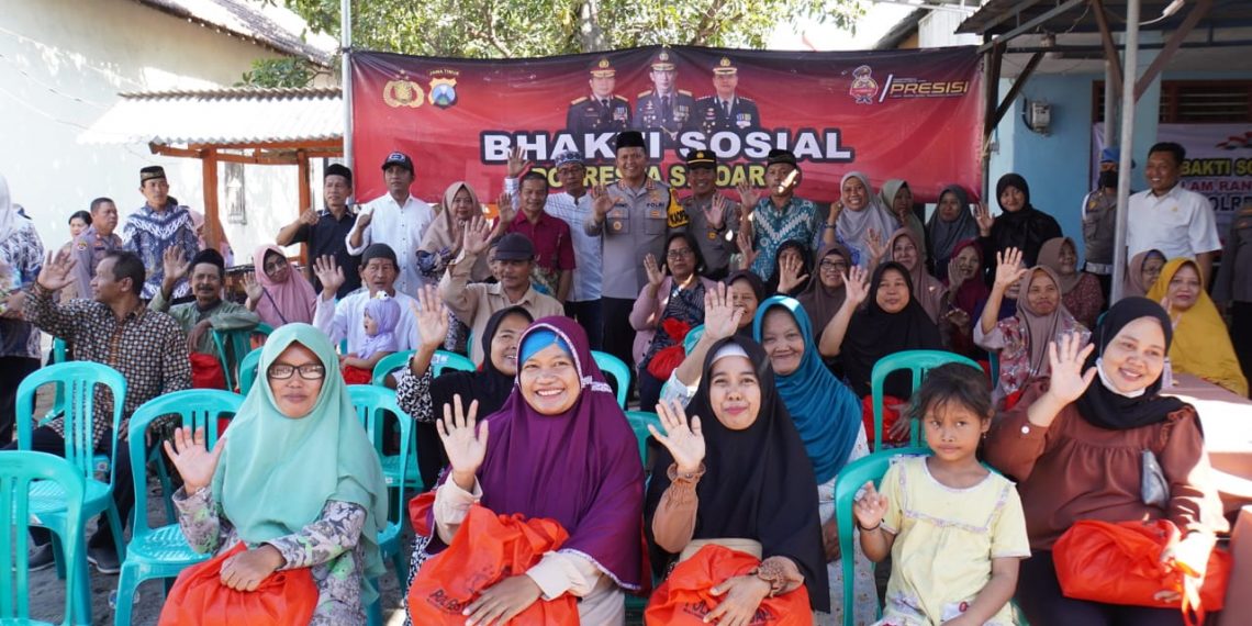 Polresta Sidoarjo Bakti Sosial dan Kesehatan di Desa Jumput Rejo