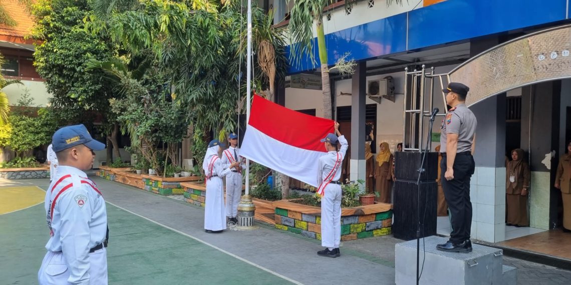 Kapolsek Sidoarjo Kota Ajak Pelajar Cinta Tanah Air