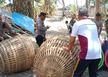 Personel Gabungan di Balongbendo Gerebek Judi Sabung Ayam