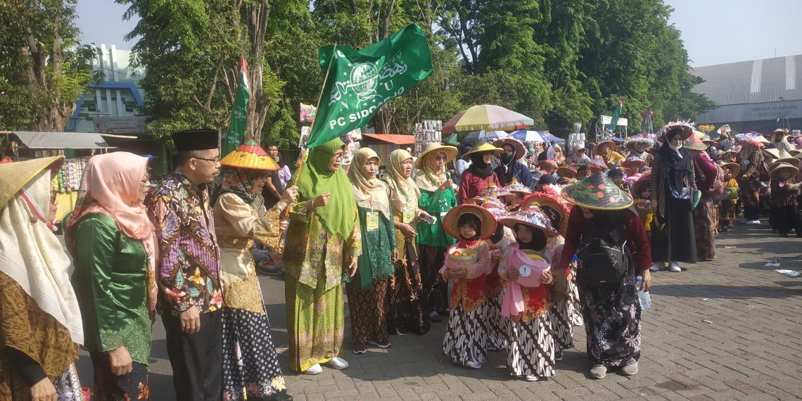 PC Muslimat NU Sidoarjo Gelar Kirap Maulid dan Gebyar Petani Cilik