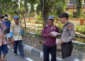 Sat Samapta Polresta Sidoarjo Jaga Kamtibmas Sambil Berbagi