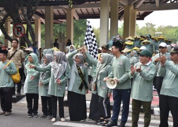 Bupati Gus Muhdlor Berangkatkan Jalan Sehat HUT ke 18 Himpaudi