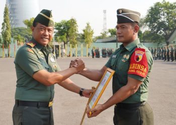 Danrem 084/BJ Memberikan Penghargaan kepada Peraih Juara I Kejurnas Judo Piala Kasad