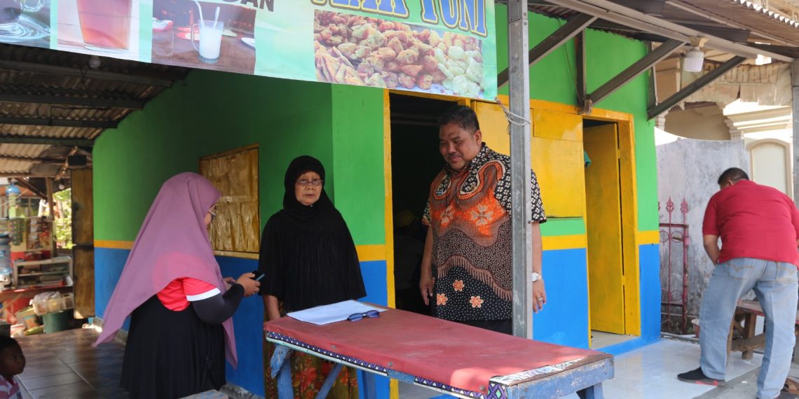 Bupati Gus Muhdlor Renovasi 410 Warung Rakyat