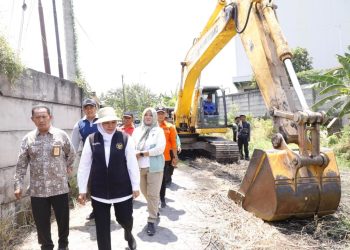 Gubernur Jatim Khofifah Resik-Resik Sungai Avour Gedangan Sidoarjo Jelang Musim Hujan