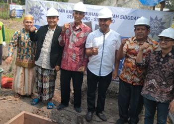 Emir Firdaus Letakkan Pondasi Pertama Pembangunan Gedung Dakwah dan Masjid Muhammadiyah di Citra Harmoni