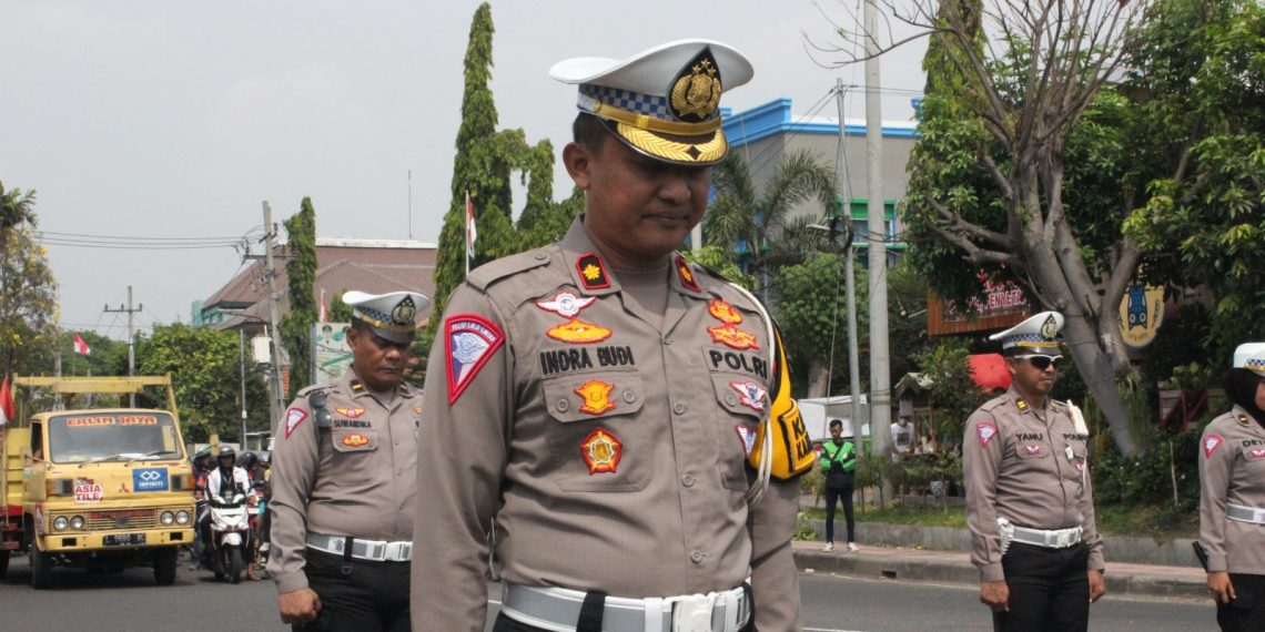 Anggota Satlantas Polresta Sidoarjo, Heningkan Cipta Hari Pahlawan Nasional 2023