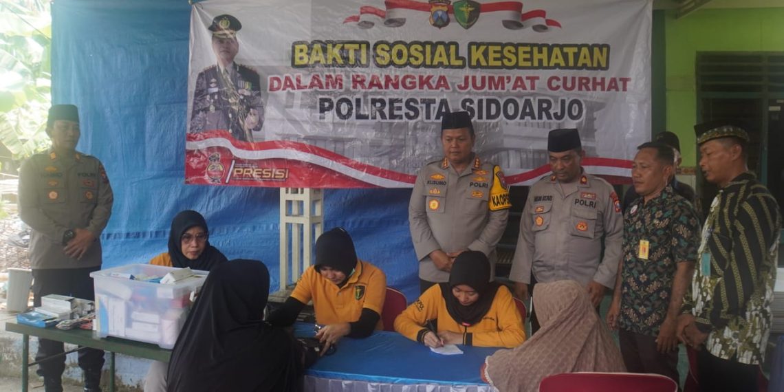Polresta Sidoarjo Jumat Curhat di Desa Jeruk Legi Balongbendo