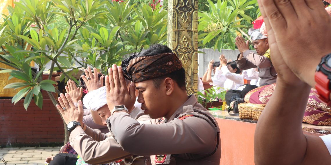 Persembahyangan Bulan Purnama dan Satu Tahun Pura Kertha Bumi Bhayangkara