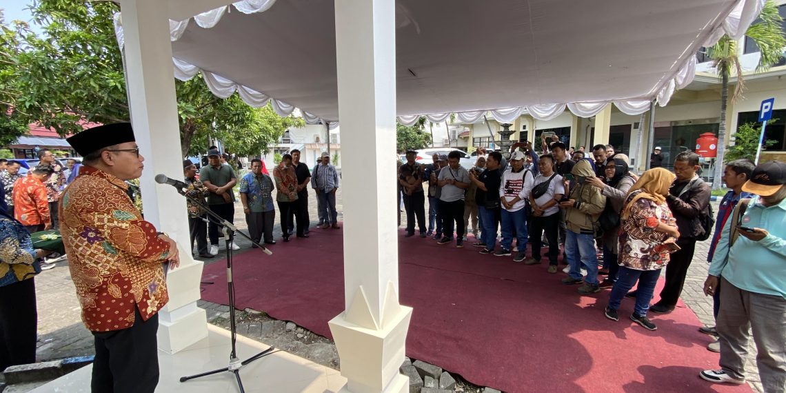 Ketua DPRD H Usman Resmikan Renovasi Media Center DPRD Sidoarjo