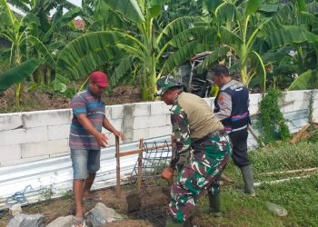 Sinergi TNI-Polri dan Masyarakat Bangun TPQ Masjid di Desa Tambak Kalisogo Jabon