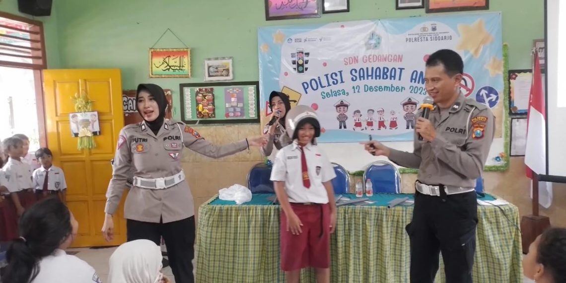 Unit Kamsel Satlantas Polresta Sidoarjo Edukasi Tertib Lalin di SDN Gedangan