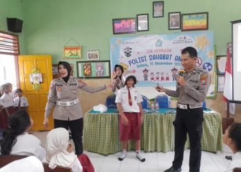 Unit Kamsel Satlantas Polresta Sidoarjo Edukasi Tertib Lalin di SDN Gedangan