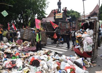 Tujuh Oknum Pendemo Buang Sampah di Pendopo Sidoarjo Dijerat Pasal Tipiring