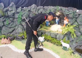 Amankan Natal, Polisi Sterilisasi Gereja di Sidoarjo