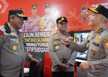 Sahli Sosbud Kapolri Cek Pelaksanaan Ops Lilin Semeru 2023 di Terminal Purabaya