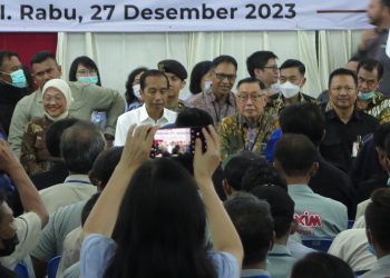 Jaga Hubungan Harmonis dengan Karyawan Maspion Group, Presiden Jokowi Acungi Jempol Alim Markus