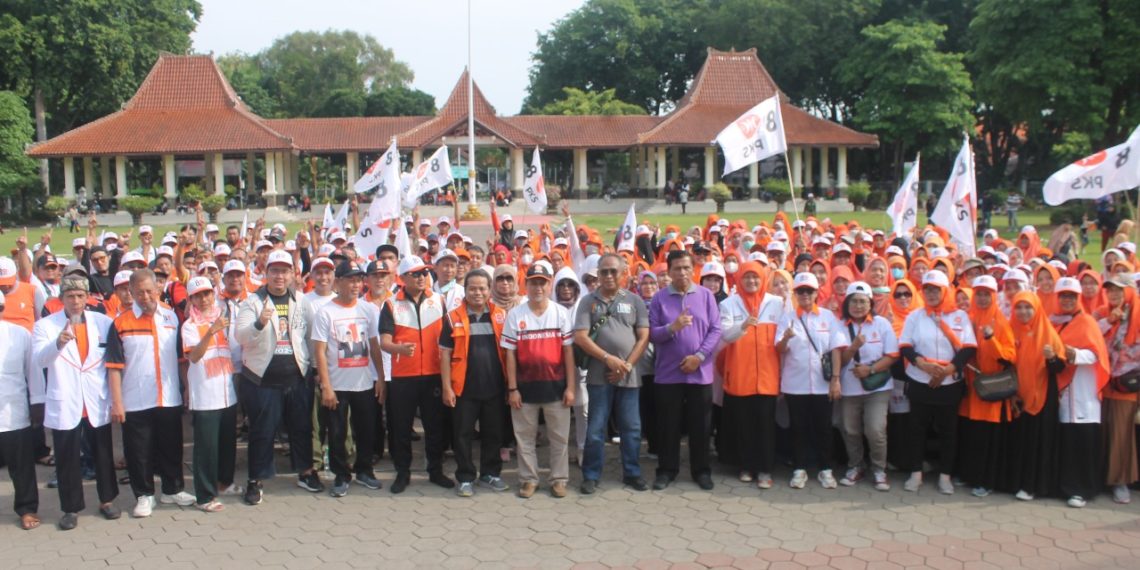 Berkampanye secara Adem, Akur, dan Asyik, PKS Sidoarjo Gelar Senam Bersama dan Bagi-bagi Jeruk