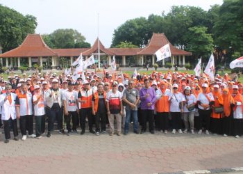 Berkampanye secara Adem, Akur, dan Asyik, PKS Sidoarjo Gelar Senam Bersama dan Bagi-bagi Jeruk