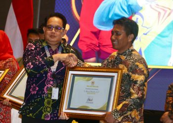 Bupati Sidoarjo Raih Penghargaan Peduli Olahraga KONI Jatim Award 2023