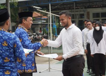 130 Tenaga Kontrak Perumda Delta Tirta Sidoarjo Terima SK Karyawan Tetap