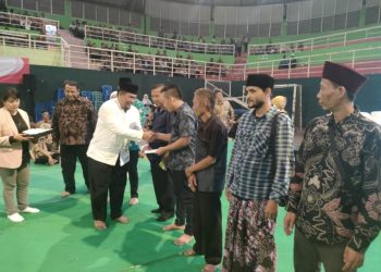 Ribuan Ketua RT dan RW dari 6 Kecamatan Terima Insentif Bulanan Rp 500 Ribu