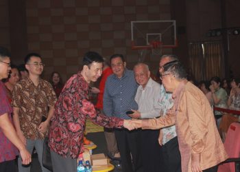 Bos Maspion Alim Markus Rayakan Imlek Bersama Cucu dan Anak Pelajar di SNA