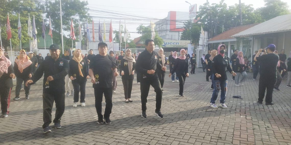 KPU Sidoarjo Gelar Senam Sehat Seluruh Anggota KPPS Jelang Coblosan Pemilu 2024