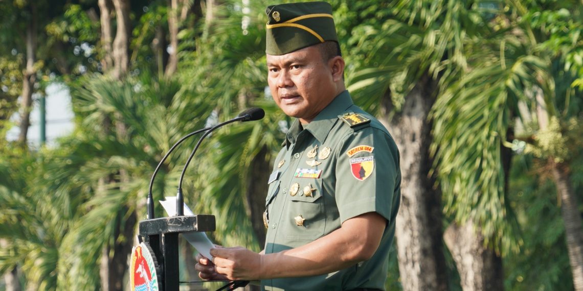 Kasrem 084/Bhaskara Jaya Bacakan Amanat Kepala Staf Angkatan Darat pada Upacara Bendera 17-an