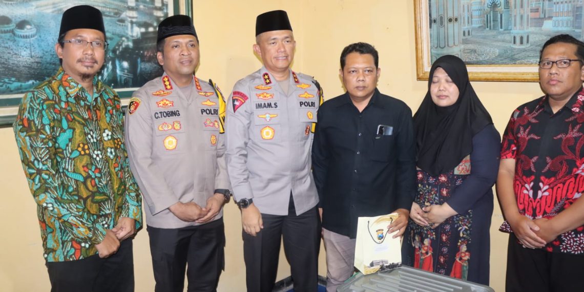 Kapolda Jatim Peduli Anggota KPPS Sidoarjo Gugur dalam Tugas