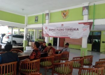 Sebanyak 33 Suaranya Masuk Caleg Lain, Caleg PDIP Didik Prasetio Ngluruk PPK Krembung