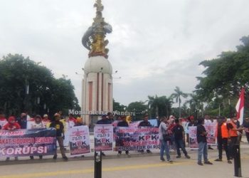 Demo Tuntut KPK Tetapkan Bupati Sidoarjo Gus Muhdlor jadi Tersangka